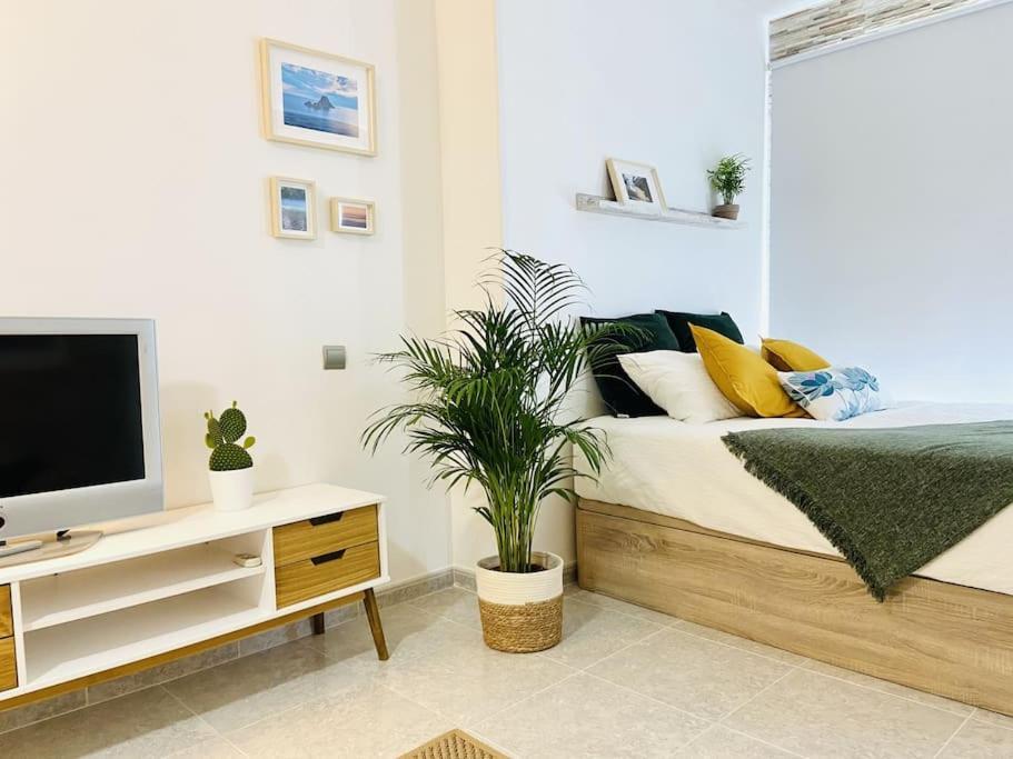 Alterhome Luminoso Estudio Con Piscina Y Maravillosas Vistas Torremolinos Exteriör bild