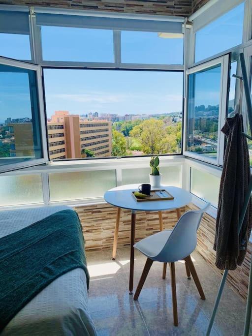 Alterhome Luminoso Estudio Con Piscina Y Maravillosas Vistas Torremolinos Exteriör bild