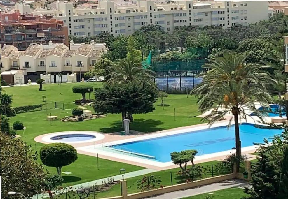 Alterhome Luminoso Estudio Con Piscina Y Maravillosas Vistas Torremolinos Exteriör bild